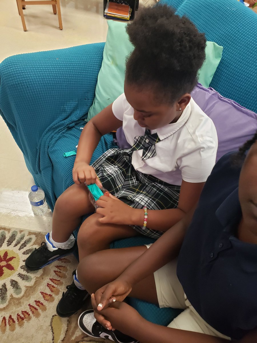 ERD4thgrade's tweet photo. Exploring how the respiratory system works. #humanbody #handson @DicksonTigers https://t.co/2oJ32hOaMI