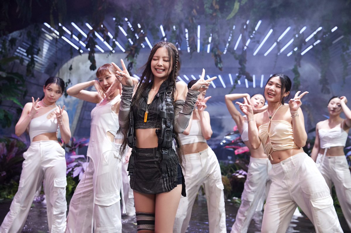 BBU_BLACKPINK's tweet photo. #BLACKPINK  “PINK VENOM” MV Behind Cut - #JENNIE 

#PINKVENOM  @BLACKPINK https://t.co/hRaduMxP89