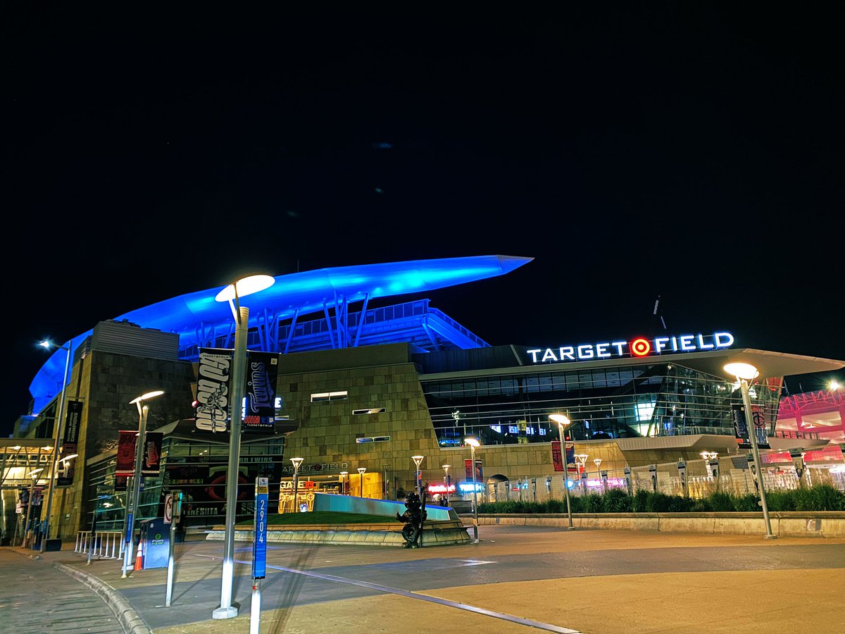 MOCA Lights the Night at Target Field! #MOCATeal #OvarianCancerAwarenessMonth