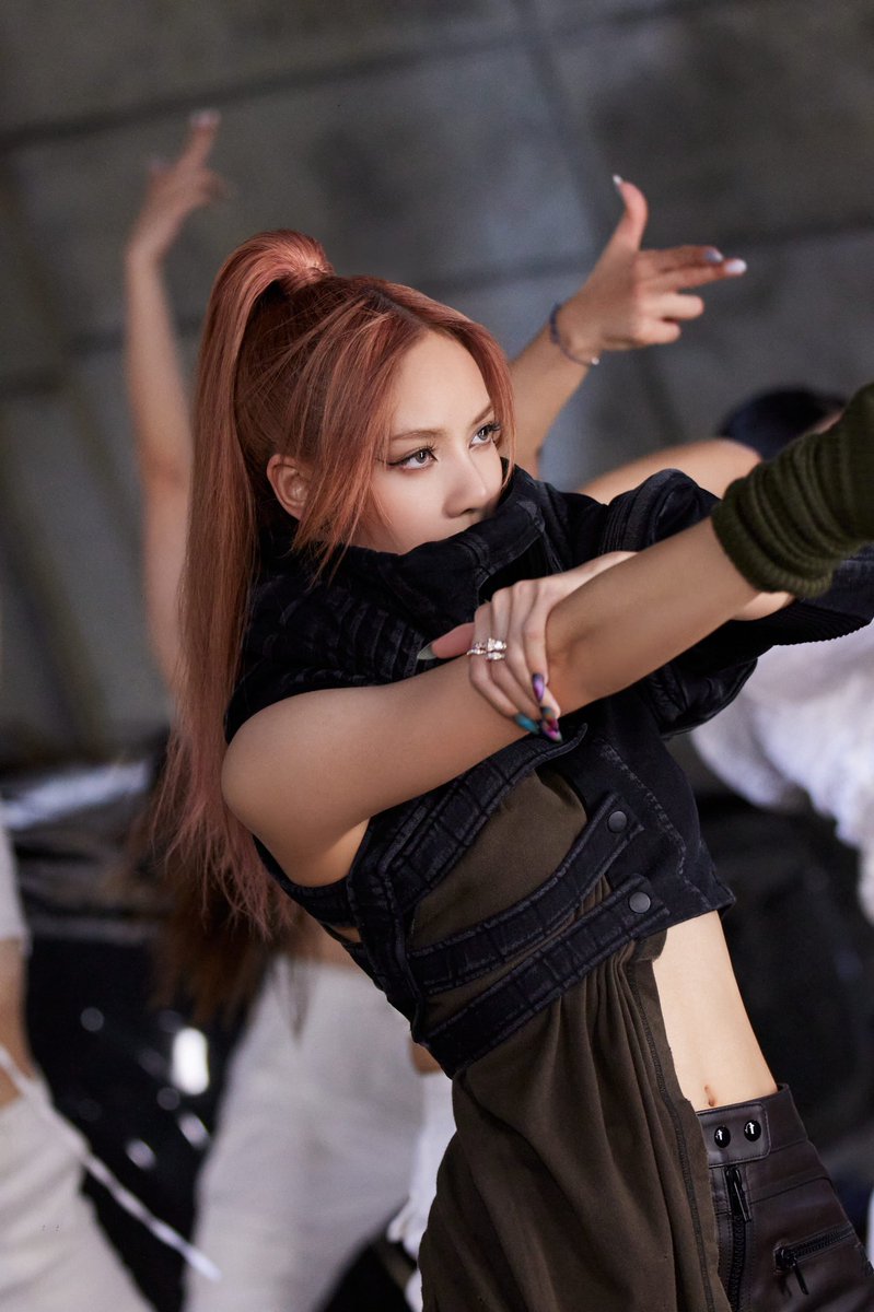 BBU_BLACKPINK's tweet photo. #BLACKPINK  “PINK VENOM” MV Behind Cut - #LISA 

#PINKVENOM  @BLACKPINK https://t.co/eMmapuUKFI