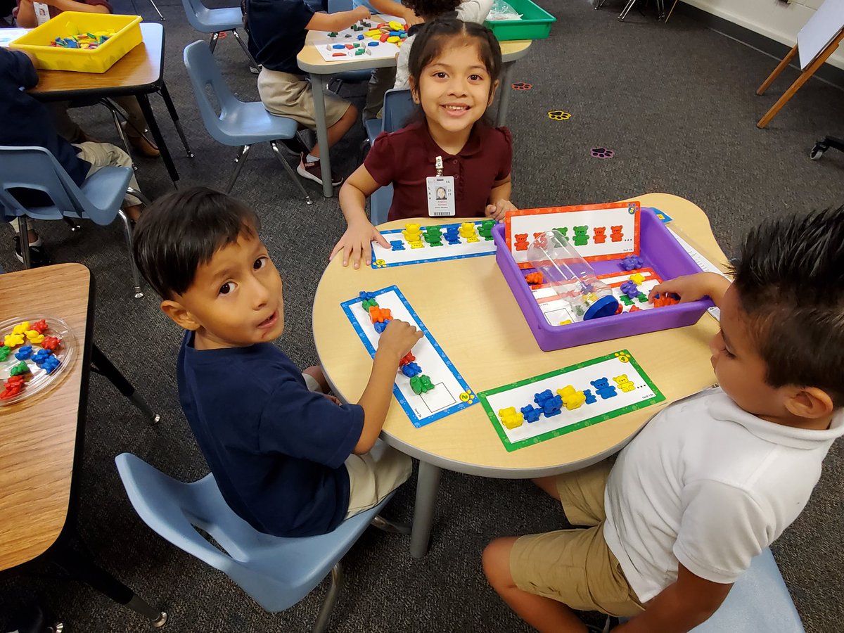 Flowers1ta's tweet photo. #LeeLions #ThePowerofUs #LeeElementary #KinderDual #KinderDual2way https://t.co/Fbf0wfJFLB