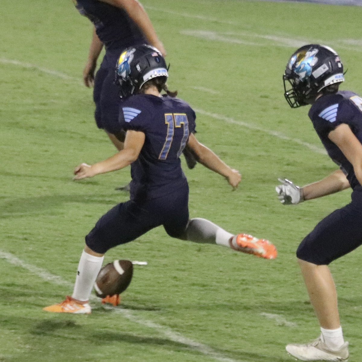sportsphotomom5's tweet photo. @CarolinePlumme5 is our first ever girl varsity football player for @WS_Storm_FB team. She’s tough as nails! Don’t let the pigtails fool you! Great job tonight CP! #GirlPower https://t.co/rhNS9SY47v