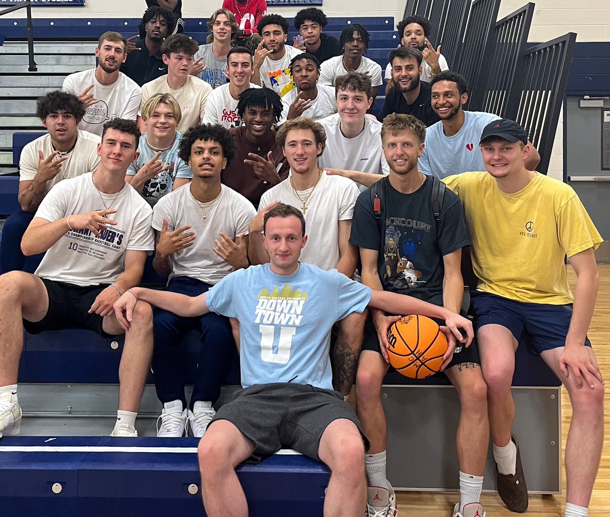 The guys had a team meal and then supported the volleyball squad tonight‼️

#DOWNTOWNU