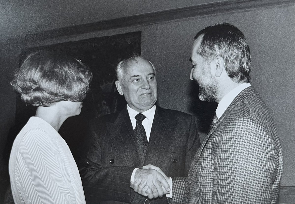 Raffi_RC's tweet photo. #TBT 1993 luncheon in Arlington, VA.
remembering fondly Mikhail Gorbachev, the brilliant man who presided over the breakup of the Soviet Union. the affable Gorby was a visionary. had the most impact on me of any world leader I’ve met. #RIPGorbachev https://t.co/E8xMf1dLi3