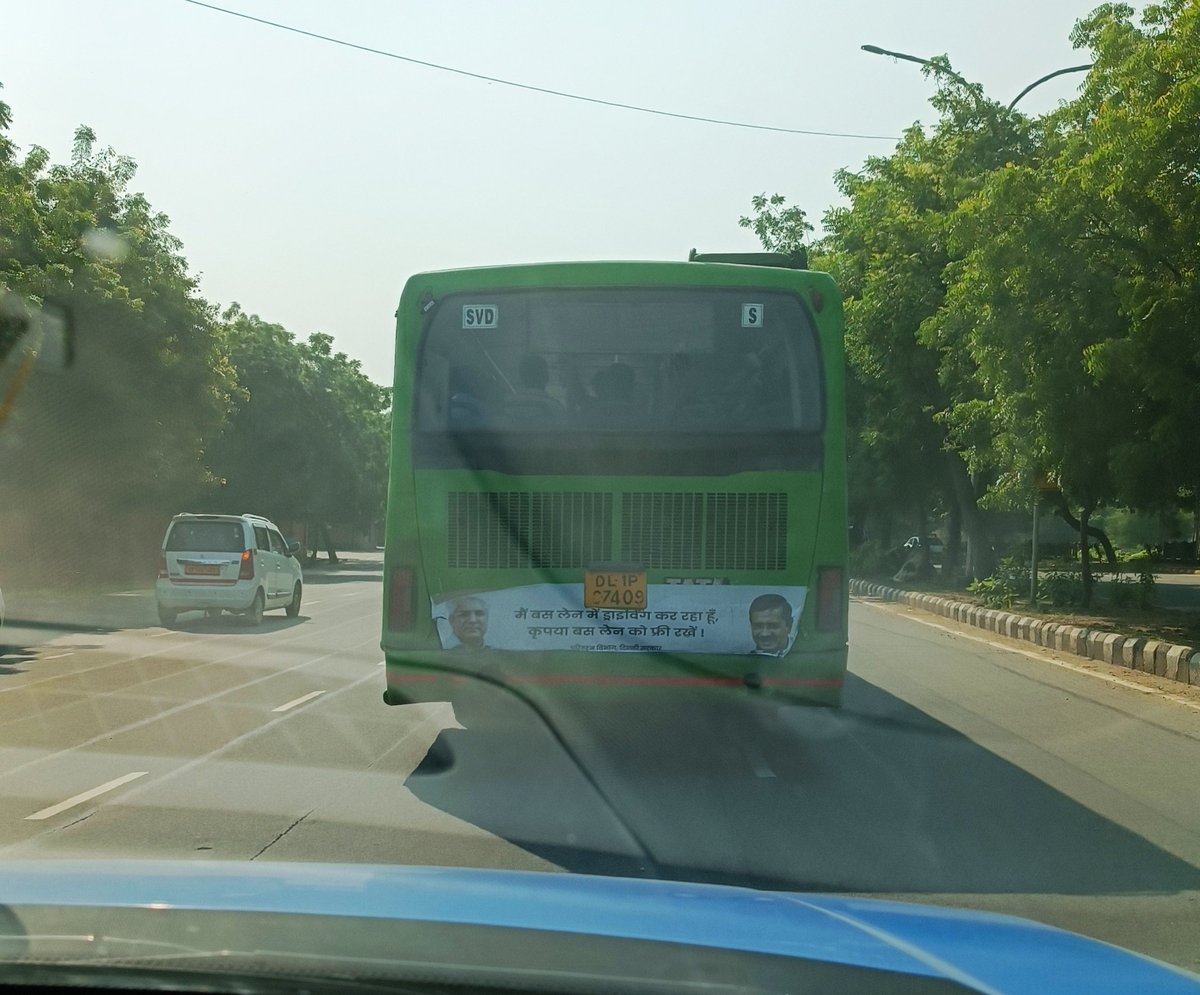 arindam_2801's tweet photo. No, you are rash driving in the middle of the road (not a bus lane) with a worn out registration plate. @dtptraffic @ArvindKejriwal @cp_delhi @CMODelhi please take note &amp; necessary action https://t.co/eW2tV4nvB8