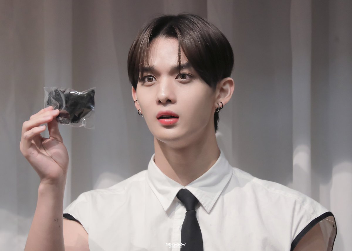 BAEst_Moment's tweet photo. 220826 #배진영 #BAEJINYOUNG #CIX 

  이거 마쟈?
                                         바보,, https://t.co/Vibm0cOfcH