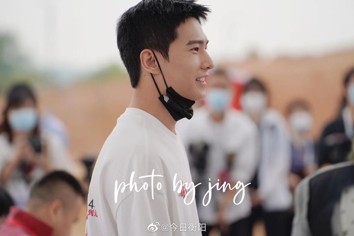 FulltimeBusy09's tweet photo. หล่อจังเลย😆
รูปเพิ่มเติมงานเปิดกล้อง Heng Yang

#หยางหยาง #YANGYANG #杨洋 
#YangYang杨洋 https://t.co/JQjx3eostz