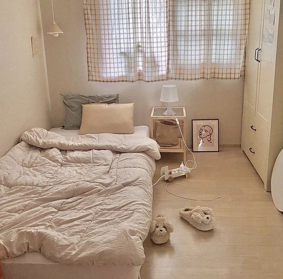 Ascella__co's tweet photo. I just want this kind of bedroom :( https://t.co/6MLR3VRxmp