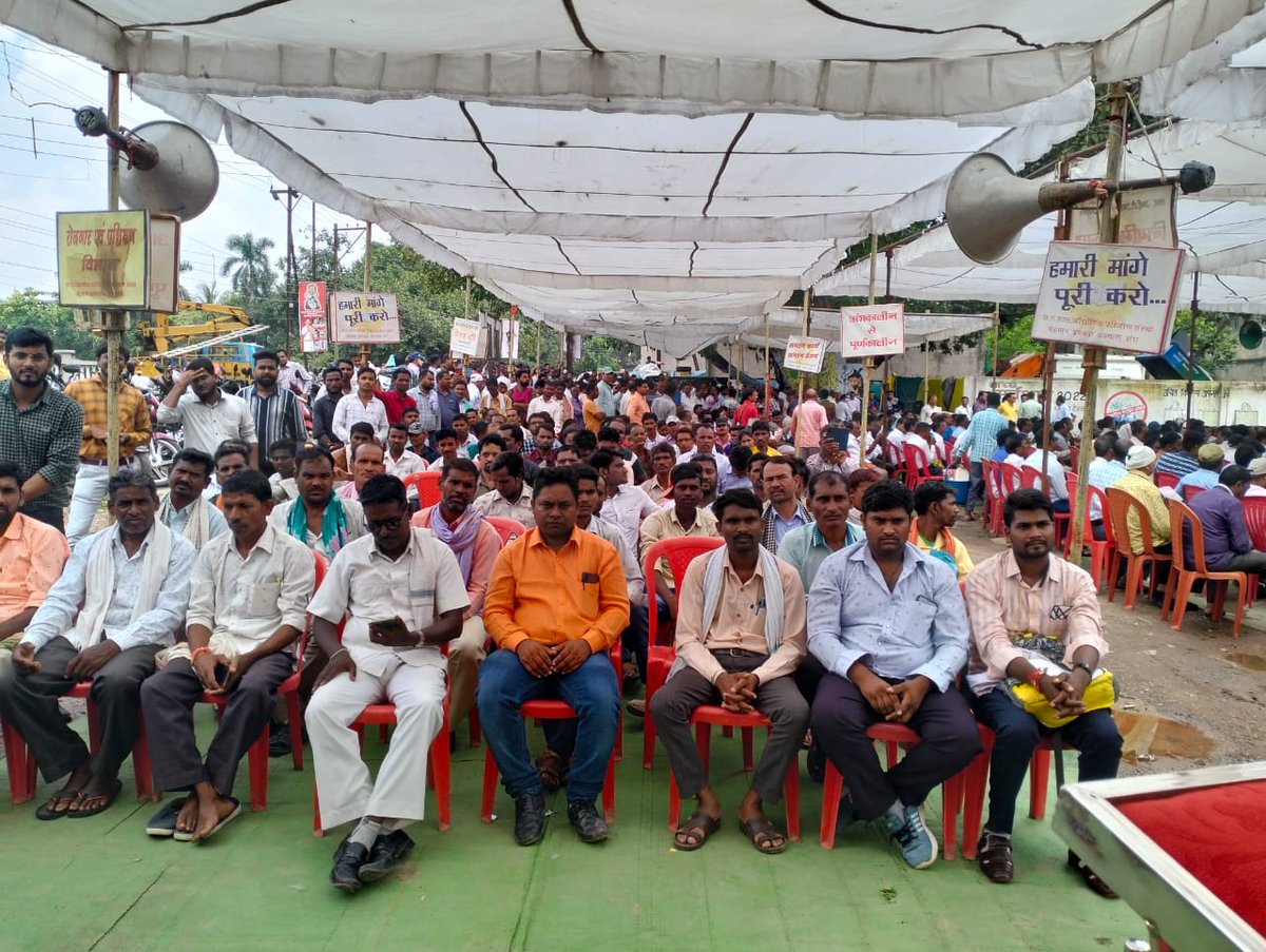माननीय मुख्यमंत्री जी सादर निवेदन है आपसे छत्तीसगढ़ के संविदा अधिकारी कर्मचारी अपने नियमितीकरण की मांग को लेकर 1 सितंबर 2022 से अनिश्चितकालीन हड़ताल पर चले गए हैं इस पर ध्यान देने का कष्ट करें क्योंकि यह आपके घोषणा पत्र के मुख्य बिंदु में था जिसका अभी तक परिपालन नहीं हो पाया है।।