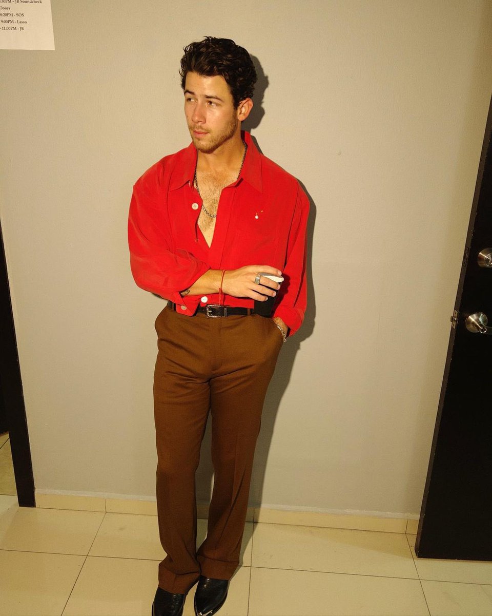 nickjonas's tweet photo. Almost show time… https://t.co/4QcdkGN23P