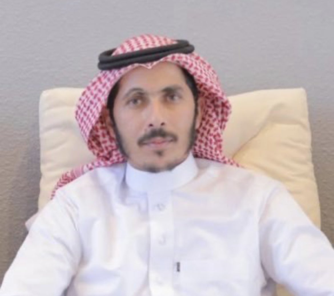 نبارك للشاعر الكبير 
محمد بن ختام 
بمناسبة قدوم مولوده نسأل الله ان يجعله 
 بارآ بوالديه حافظآ لكتابه المبين .