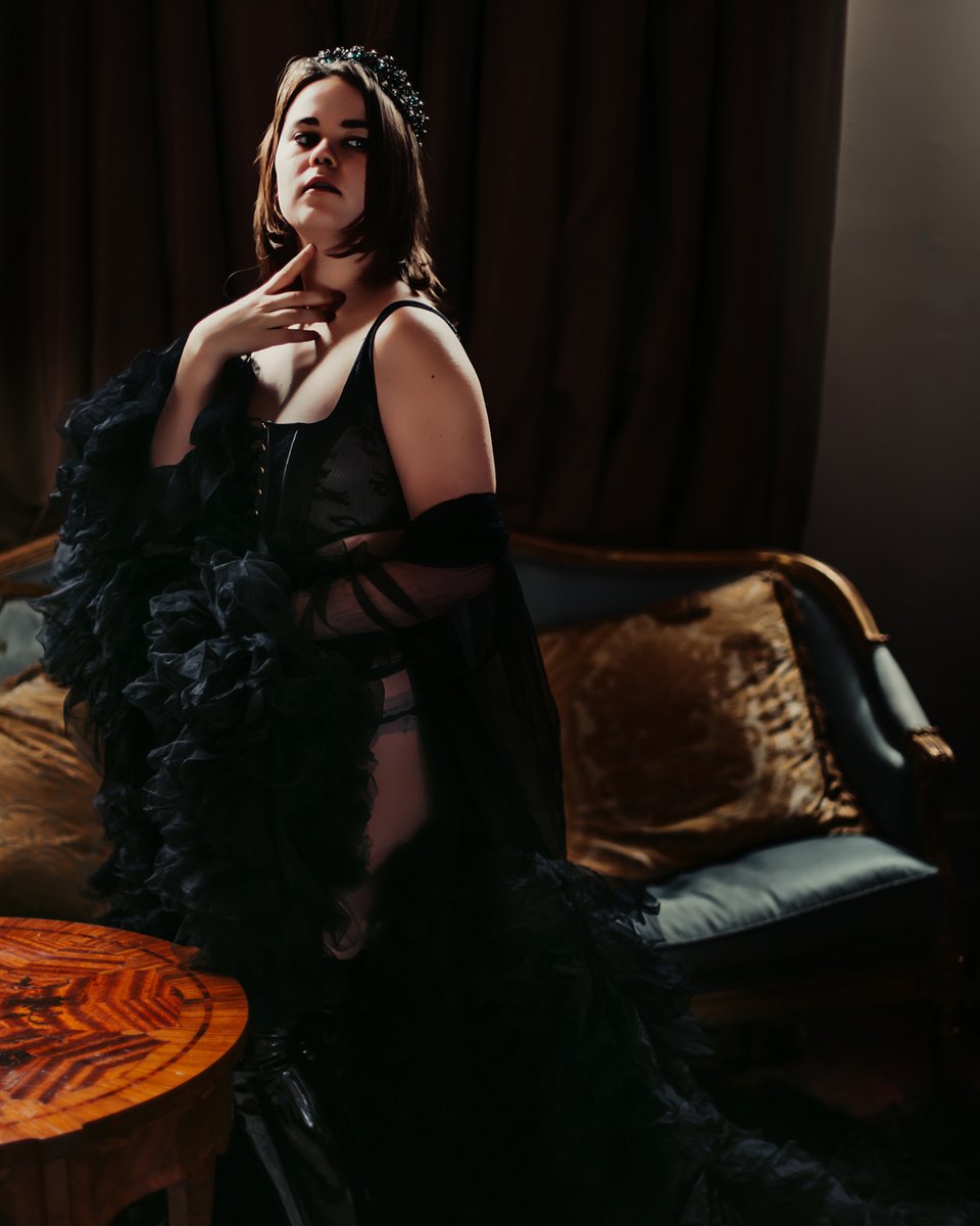 imageswithcarol's tweet photo. My 'murder gowns' are some of my most popular outfits, SO versatile, you can be coy and flirty our outright sexy, but ALWAYS confident and gorgeous!
Thank you @talisewickham for helping me showcase them! #boudoirphotographymelbourne #carolsbabes #confidentwomen #intimatelens # https://t.co/E2f1Wc6rUn
