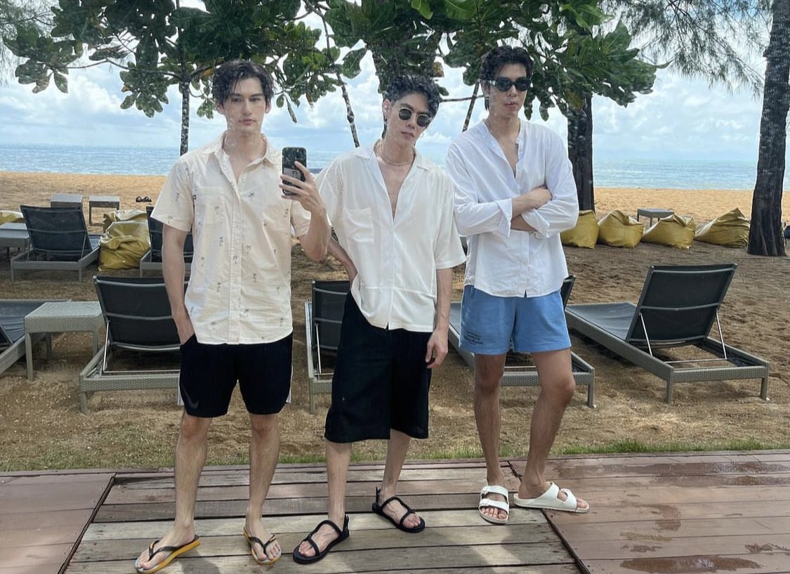 perthstewartph's tweet photo. Looking good, feeling fresh! 😎
@PerthNakhun
@nodted @JobbyNoo
Take good care and enjoy, our KP bodyguards! ✊🏻
#perthnakhunph
#perthstewartph
#perthnakhun https://t.co/SDsyXPGSio