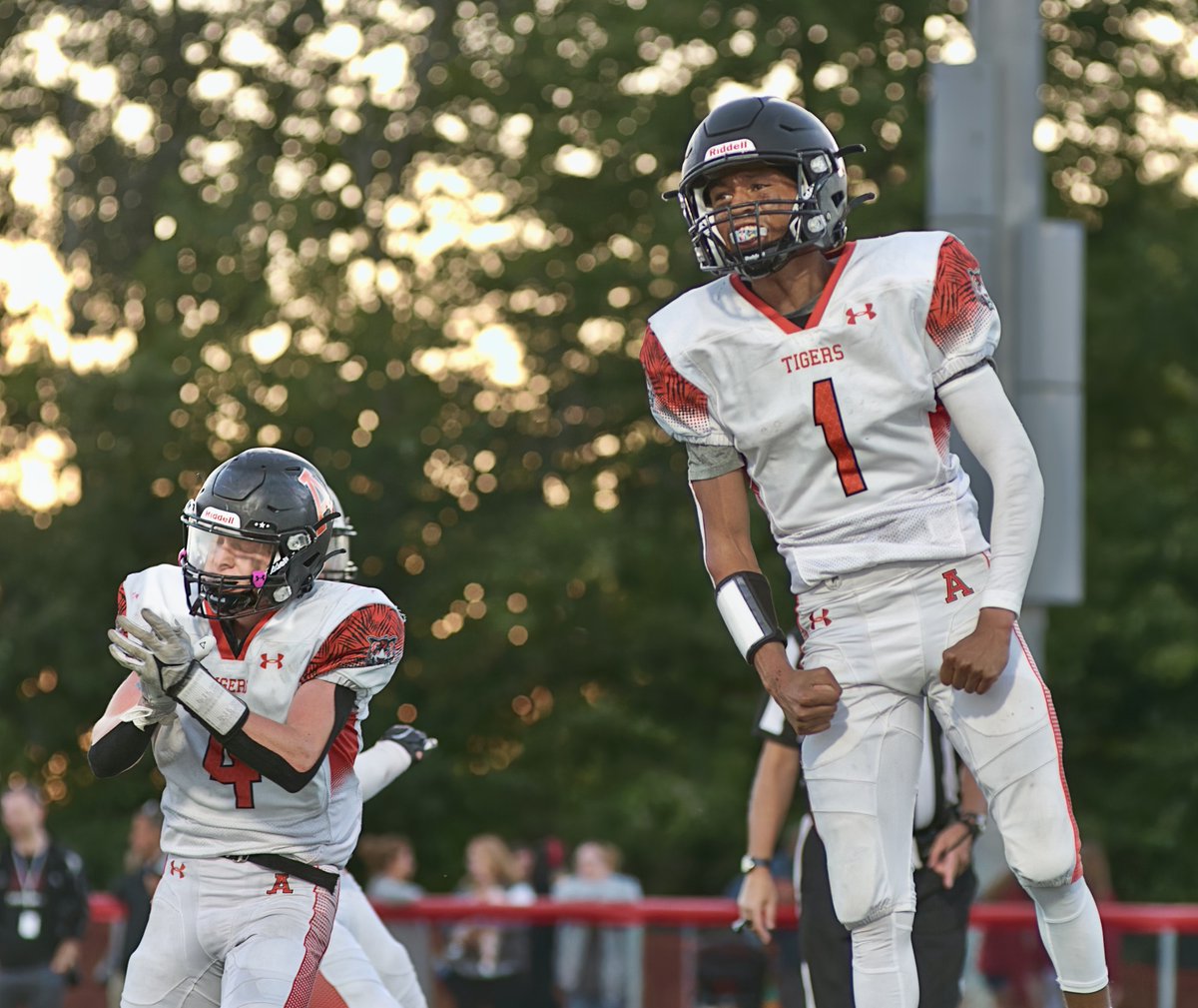 Nikoniac11's tweet photo. .@WNYAthletics sent the Nikoniac out to Starpoint for the opening of the High School Football season. Be sure to follow them all season long https://t.co/x7yzS02JWs