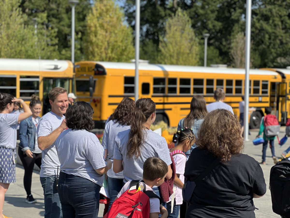 TheBSD405's tweet photo. Happy First Day of School, BSD students, families and staff!!! 💚 

What an amazing day! We are super excited to have you back and loved seeing all your smiling faces today! It's going to be an incredible year! #BSDFirstDay #BSDSchoolSpirit #WeAreBellevue #FirstDayofSchool https://t.co/lfVjMKFwUH