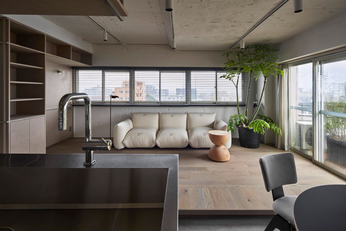 DesignAnthology's tweet photo. INTERIORS / Yokohama-based studio moss. transformed a 1970s condominium in the heart of Tokyo’s Magome to become a modern, open-concept apartment filled with natural light https://t.co/2A7sThLN8J
#interiordesign #homedesign #apartment #tokyo #tokyoliving #japan #modern #asia https://t.co/m2r9Fi9eiX