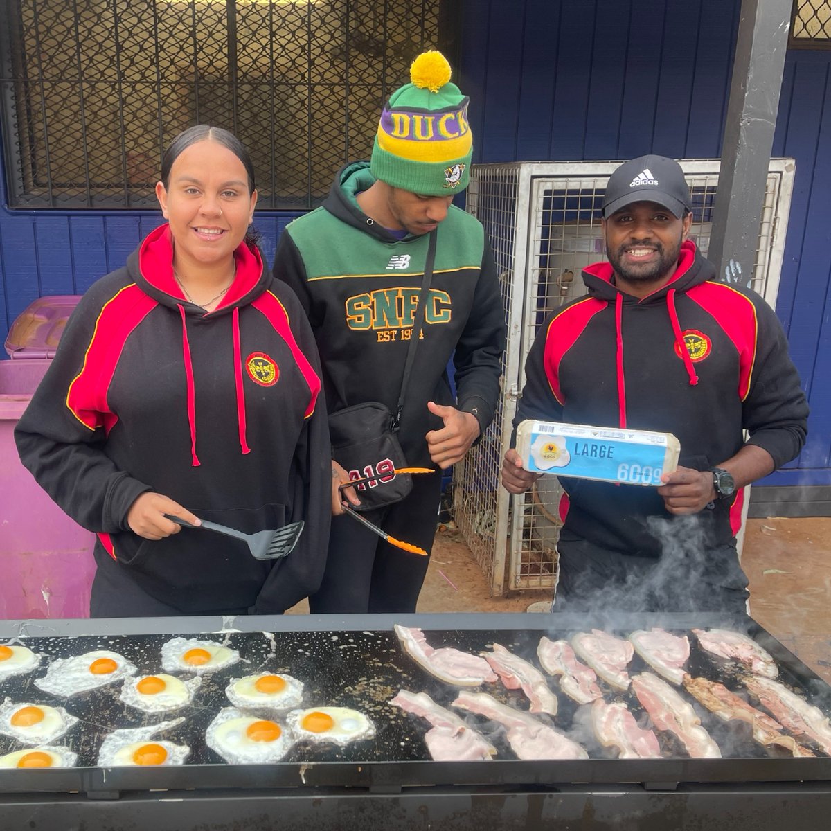 PYECAC's tweet image. This past week the Mimili NETT team at Mimili Anangu School held a morning breakfast BBQ for all the kids. 

The team have also been helping the school, getting kids to school and working with students with their school work.