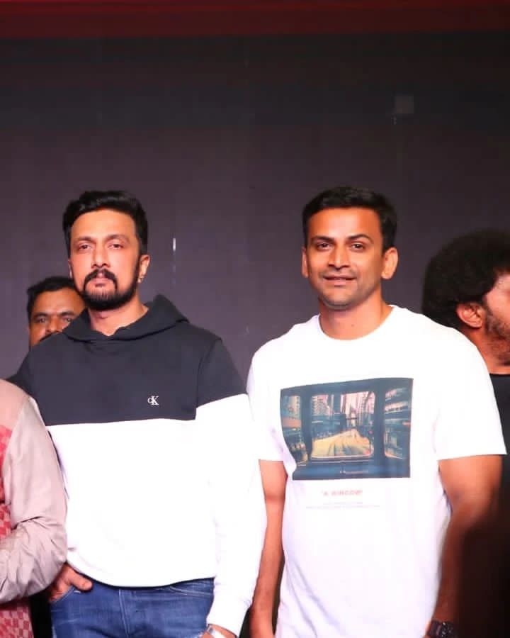 Dhananjaya_FC's tweet photo. Happy birthday @KicchaSudeep sir🎂
@Dhananjayaka
#KicchaSudeepa
#kicchaday
#KicchaSudeep
#DaaliDhananjaya #Daali #Natarakshasa #Dhananjayafans #DhananjayaFC https://t.co/tffnY29dAS