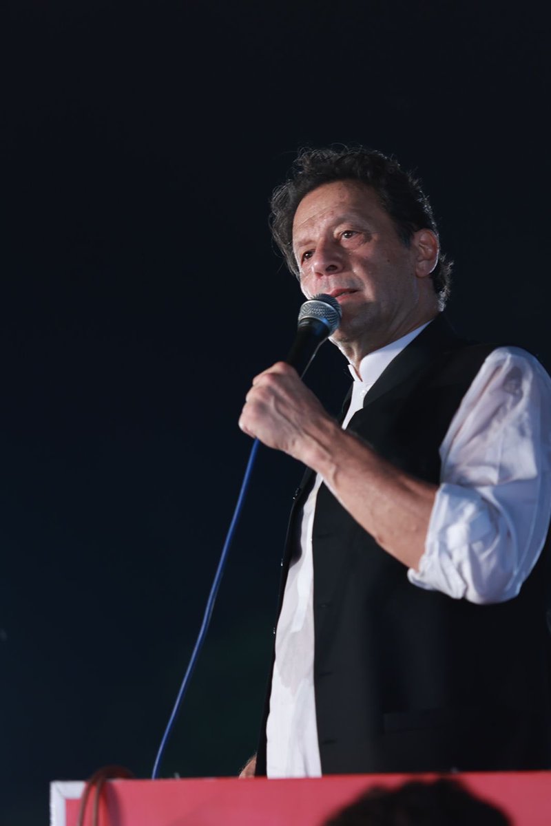 PTIofficial's tweet photo. نوجوان تیاررہیں بہت جلدکال دوں گا۔ چئیرمین عمران خان https://t.co/gXaK1o9J7X