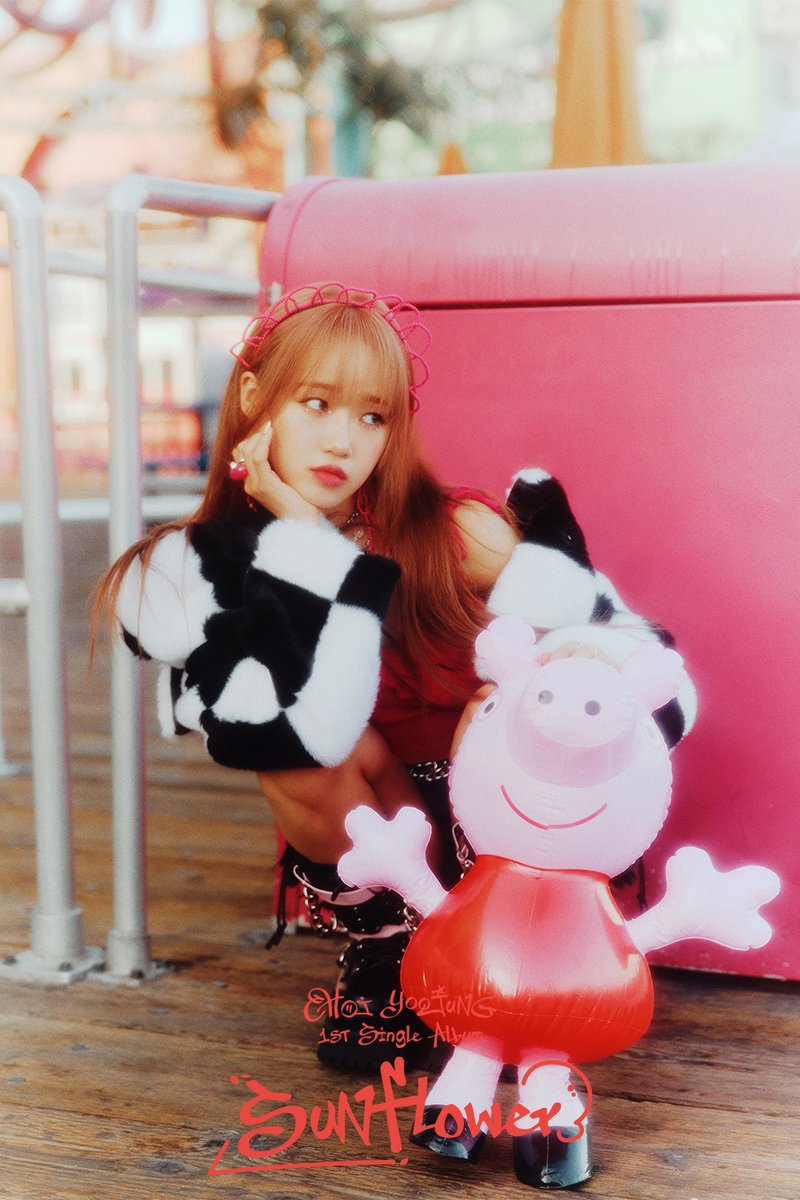 [#최유정]
CHOI YOOJUNG 1st Single Album <Sunflower>
Concept Photo ② - Swag ver. 🌻

2022. 09. 14 6PM (KST) RELEASE

#CHOIYOOJUNG
#Sunflower #선플라워 #Sunflower_PEL
#WekiMeki #위키미키