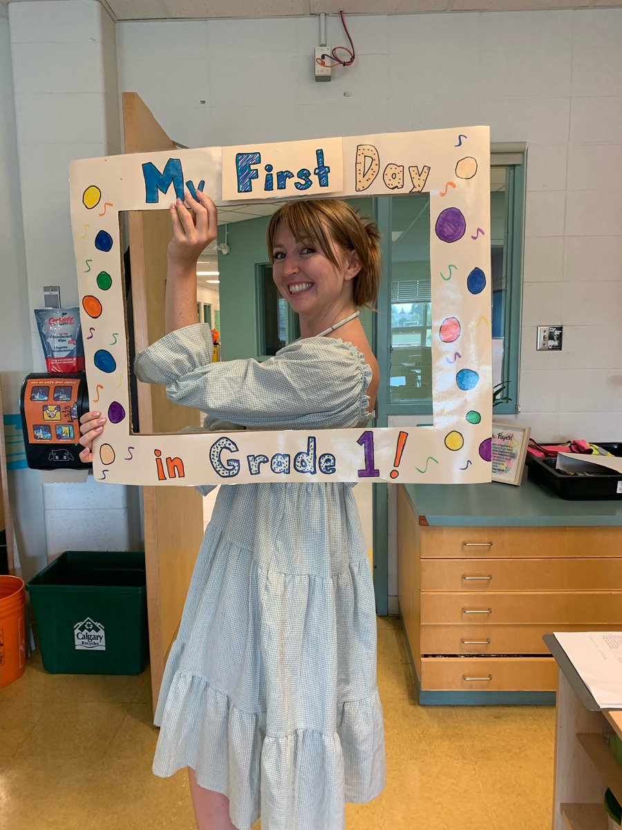 Ms_MHumphrey's tweet photo. Happy first day of school friends! ✨✨✨
#teachersoftwitter #GradeOne #weareCBE https://t.co/PPA578FHFo