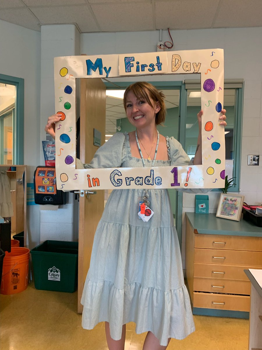 Ms_MHumphrey's tweet photo. Happy first day of school friends! ✨✨✨
#teachersoftwitter #GradeOne #weareCBE https://t.co/PPA578FHFo