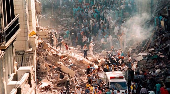 Juanorfull's tweet photo. Cuando Alberto Fernandez dice "que es el hecho mas grave de violencia desde el inicio de la democracia" creo que olvida, AMIA, Embajada de Israel, Jose Luis Cabezas, Alberto Nisman, Kosetky y Santillan y muchos muertos de la cuarentena. Mínimo. https://t.co/va5DgcEQrz