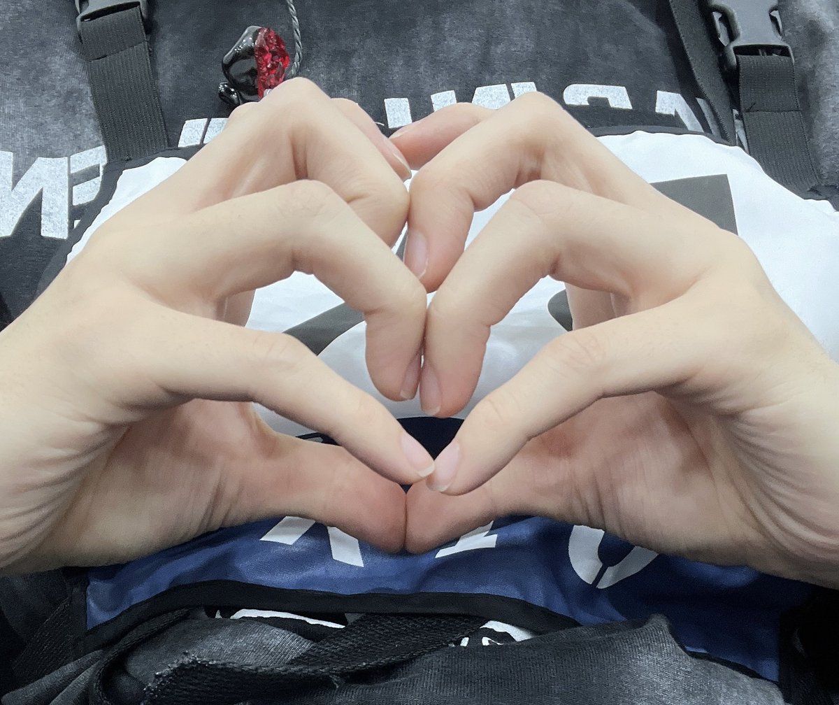 🌌 | FNS 

Corazón dentro de corazón ❤️

#BX #이병곤