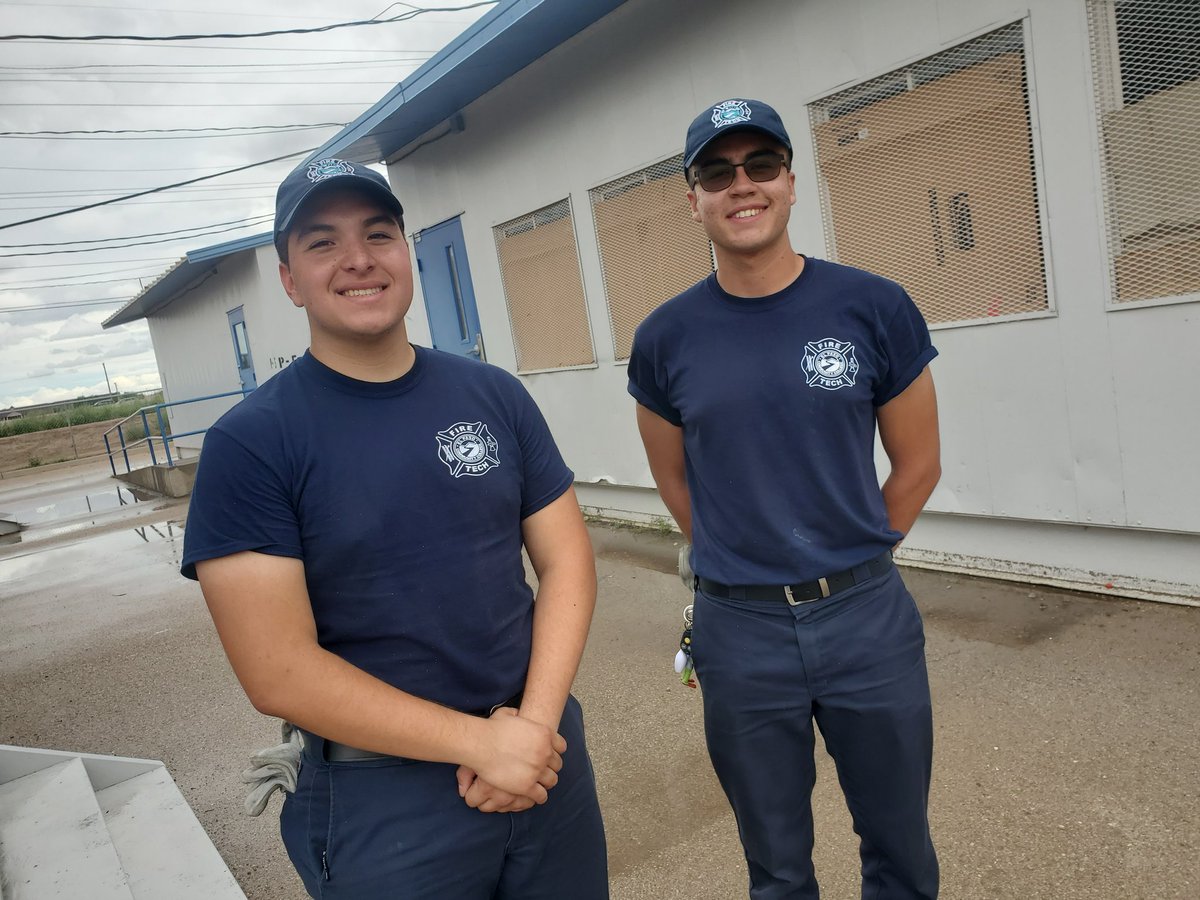 PSolisIII's tweet photo. Not just 1...Not 2...Not 3...BUT 4 former @DV_Fire_Tech alumni 👨🚒 stopped by this afternoon to train with our new recruits @DVHSYISD, Jesus Rascon @USNavy🇺🇸, Roman Fino, Beto Villalobos and Oscar Gallardo with #EPCC_Fire_Tech #HonoredToKnowYou #WalkWithaPurpose #OFOD https://t.co/OdZuD4RtKQ