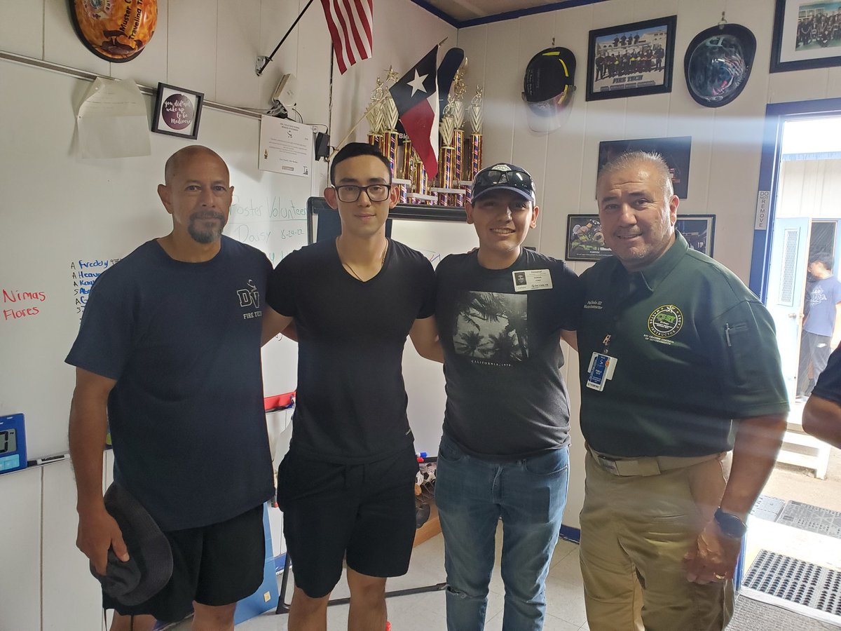 PSolisIII's tweet photo. Not just 1...Not 2...Not 3...BUT 4 former @DV_Fire_Tech alumni 👨🚒 stopped by this afternoon to train with our new recruits @DVHSYISD, Jesus Rascon @USNavy🇺🇸, Roman Fino, Beto Villalobos and Oscar Gallardo with #EPCC_Fire_Tech #HonoredToKnowYou #WalkWithaPurpose #OFOD https://t.co/OdZuD4RtKQ