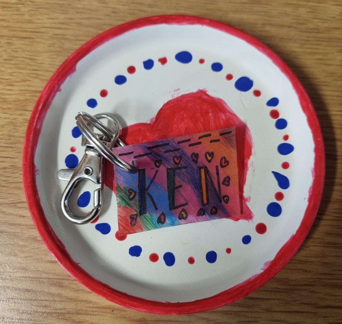 daniellewardro2's tweet photo. 💚🧔💙 Father's Day Gifts 💙🧔💚 We made the cutest little keyrings using shrink film and the @kmartaus DIY ceramic dishes. Our Dads and Father figures will never misplace their keys again! Happy Father's Day to all the special males in our lives! #ololnoll @Blakey2308 https://t.co/2oKODoGcoh