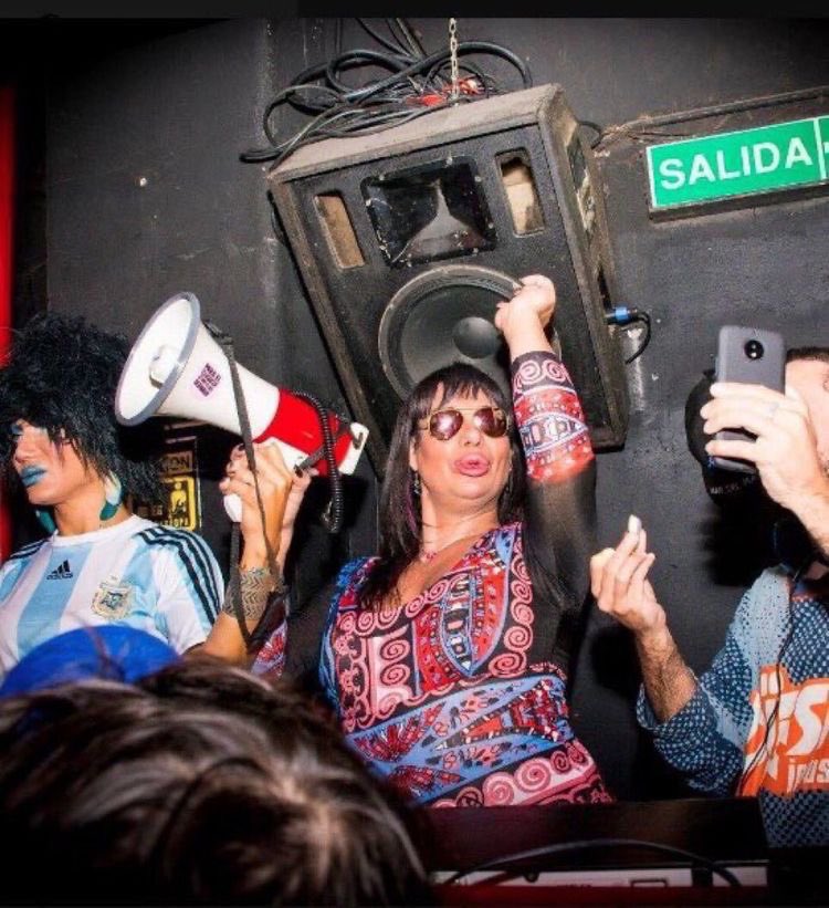wattersanyi's tweet photo. me hablo mi amigo preocupado porque mañana había feriado nacional y capaz el BOLICHE NO ABRÍA AJJAJAJ las prioridades https://t.co/iRFJaBORm2