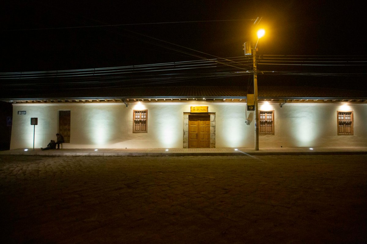 Entregamos la obra de conservación y mantenimiento del entorno de la Iglesia #SanJuanBautista en Punín. 
Recuperamos la imagen de este espacio urbano  representativo de la historia y cultura de esta parroquia.
#ObrasRiobamba