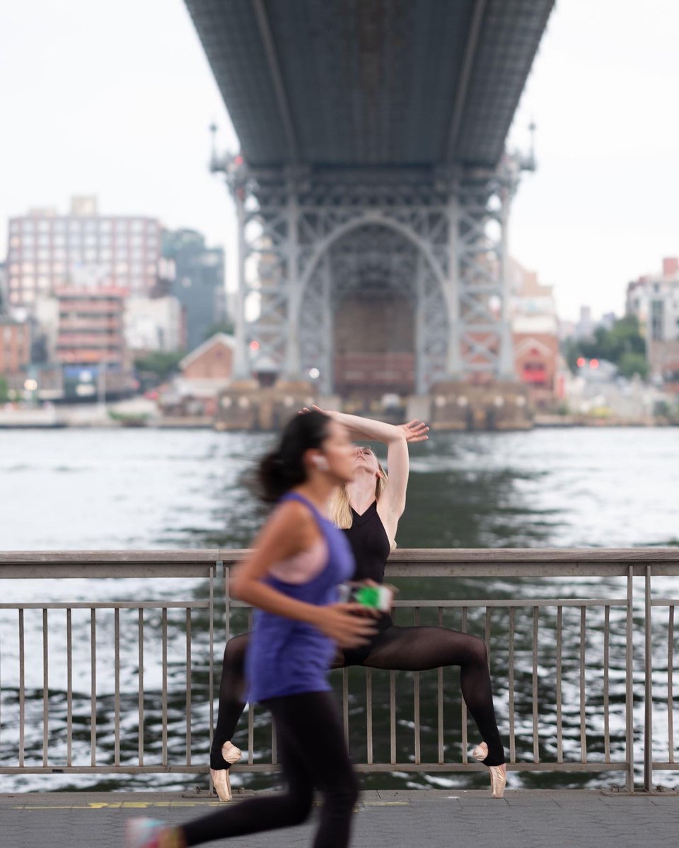 digitalnnyc's tweet photo. This is what it’s like shooting in New York, it takes ALOT of patience 😂
.
📸: Fujifilm XT3 + XF90MM F2
.
#xt3 #xf90mm #brooklynbridge #newyork #nycmodel #nycdancer #ballet #fujifilm #fujifilm_xseries #nyc #portraitphotographer #dancer @FujifilmX_US https://t.co/GkDzW5hhZR