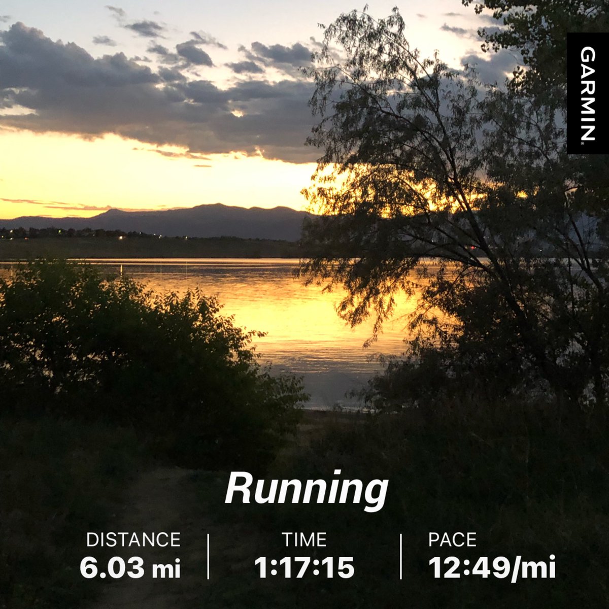 Realrellim's tweet photo. Nice way to unwind after another day of subbing. #leagueofgarmin #zoomarunclub #runstreak day 1429 #running #coloradorunning https://t.co/zlLi0qYhys