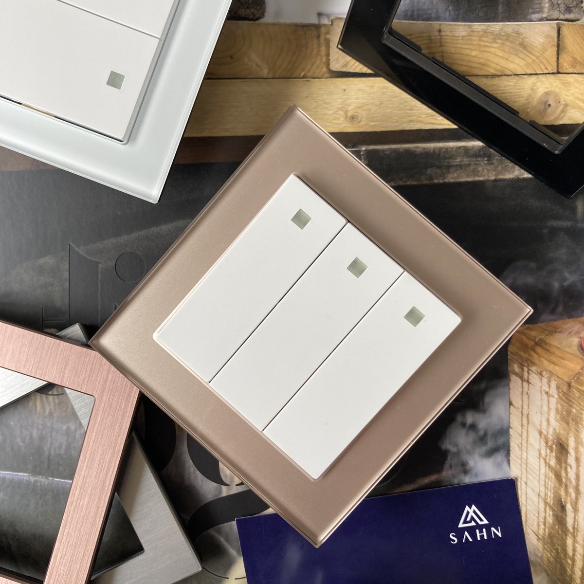 sahnthailand's tweet image. สวิตซ์ดีไซน์เรียบหรู กรอบกระจก

#switch #switchdesign #designswitch #luxury #สวิตซ์ #สวิตช์ #สวิตซ์ไฟ #สวิตซ์สวย #สวิตซ์ไฟหรู #สวิตซ์ไฟสวย #สวิตซ์ไฟดีไซน์สวย #สวิตซ์ไฟดีไซน์ทันสมัย #ตกแต่งบ้าน #ตกแต่งคอนโด #ตกแต่งภายใน #สวิตซ์ตกแต่งบ้าน #สวิตซ์ตกแต่งคอนโด #สวิตซ์ตกแต่งภายใน