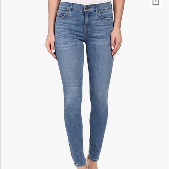 Twenty9LuxeShop's tweet photo. So good I had to share! Check out all the items I'm loving on @Poshmarkapp from @LindsNitz #poshmark #fashion #style #shopmycloset #nintendo #hermes #hudsonjeans: https://t.co/f7Xfk8Kezo https://t.co/V3NVtpgnBH