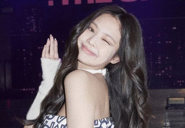 blackpinkbabo's tweet photo. i just hope you’re happy jennie 🥺🫶🏻 https://t.co/mjC5mP2vTr