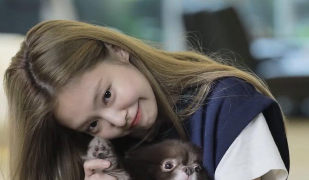 blackpinkbabo's tweet photo. i just hope you’re happy jennie 🥺🫶🏻 https://t.co/mjC5mP2vTr