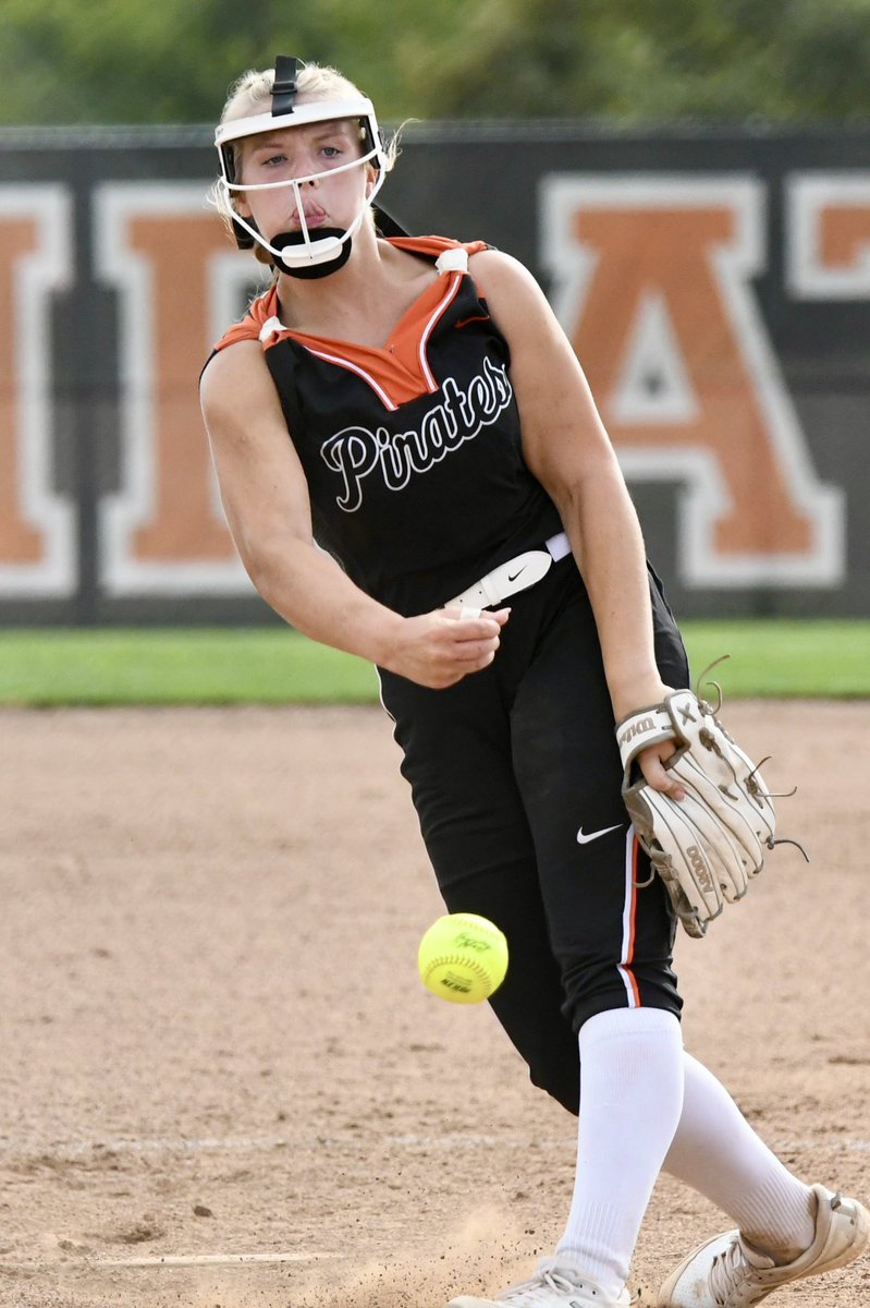 laramiller78's tweet photo. @PCHSAthletics1 @PCSoftball3 https://t.co/PstGPBannG