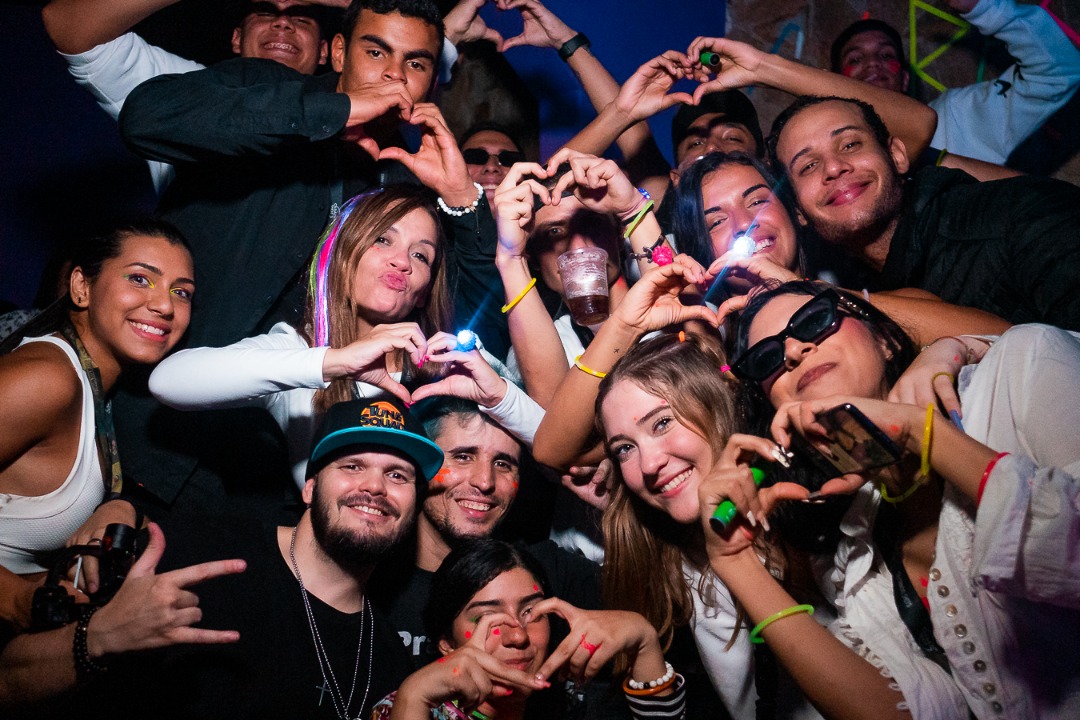 ccs_shots's tweet photo. TBT´S @caracas_shots 

Vive una de las mejores #rumbas de tu vida 

Pregunta por nuestro proximo evento 𝚃𝙷𝙴 𝙱𝚁𝙸𝙶𝙷𝚃 𝙿𝙸𝙽𝙺 💋

#Caracasshot #Caracas #EventosVenezuela #eventoscaracas #Locura #Tragos #Show #Rumbas #ViralVenezuela #Brutal #GreenMartini #discotecacaracas https://t.co/wF22vmNdzi