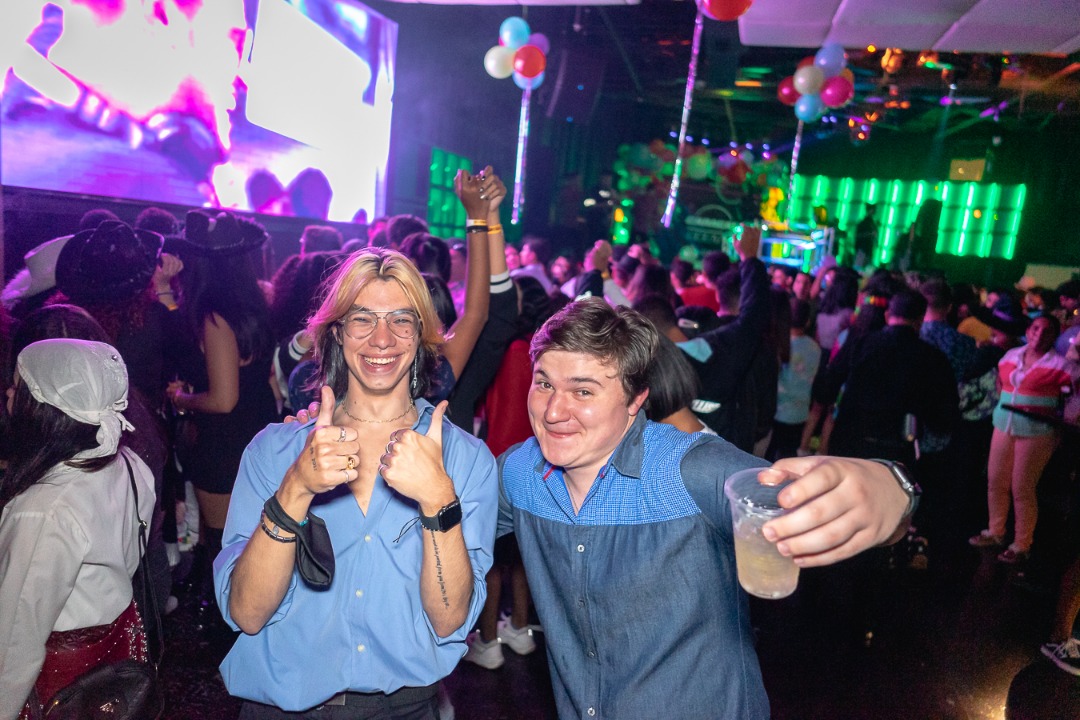 ccs_shots's tweet photo. TBT´S @caracas_shots 

Vive una de las mejores #rumbas de tu vida 

Pregunta por nuestro proximo evento 𝚃𝙷𝙴 𝙱𝚁𝙸𝙶𝙷𝚃 𝙿𝙸𝙽𝙺 💋

#Caracasshot #Caracas #EventosVenezuela #eventoscaracas #Locura #Tragos #Show #Rumbas #ViralVenezuela #Brutal #GreenMartini #discotecacaracas https://t.co/wF22vmNdzi
