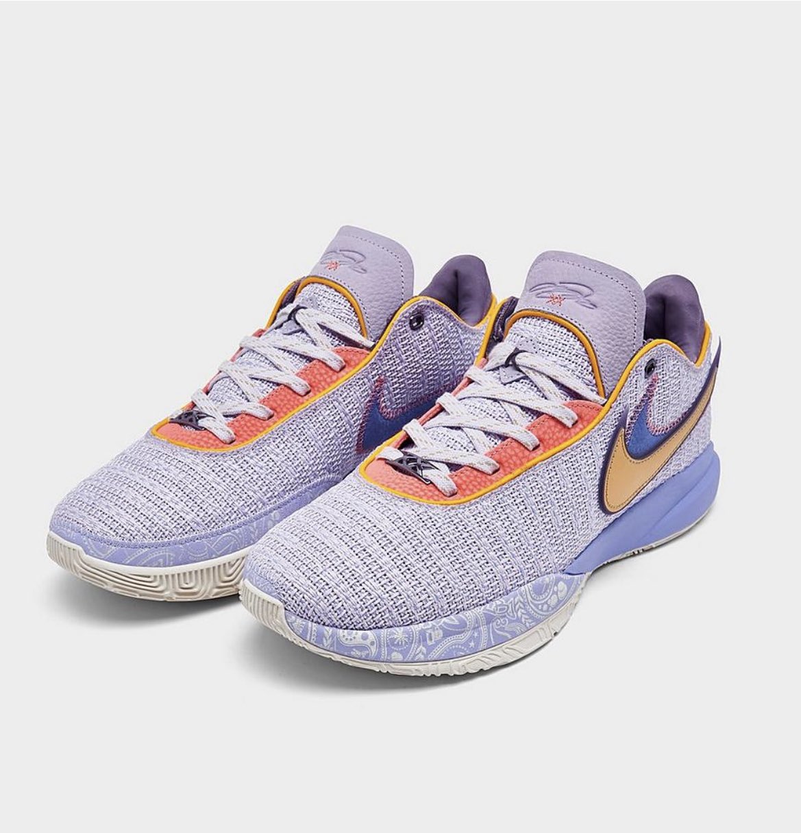 Nike LEBRON 20