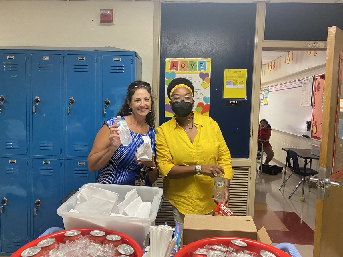 Laura San Roman tweet media