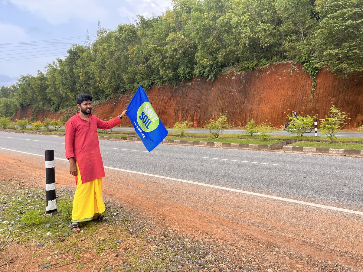 SnehithDh's tweet photo. Scenes from #Day3 of my #RideForSoil #Gokarna #Murudeshwar #SaveSoil #ConsciousPlanet @SadhguruJV @ishafoundation https://t.co/T5PDFTDn7t