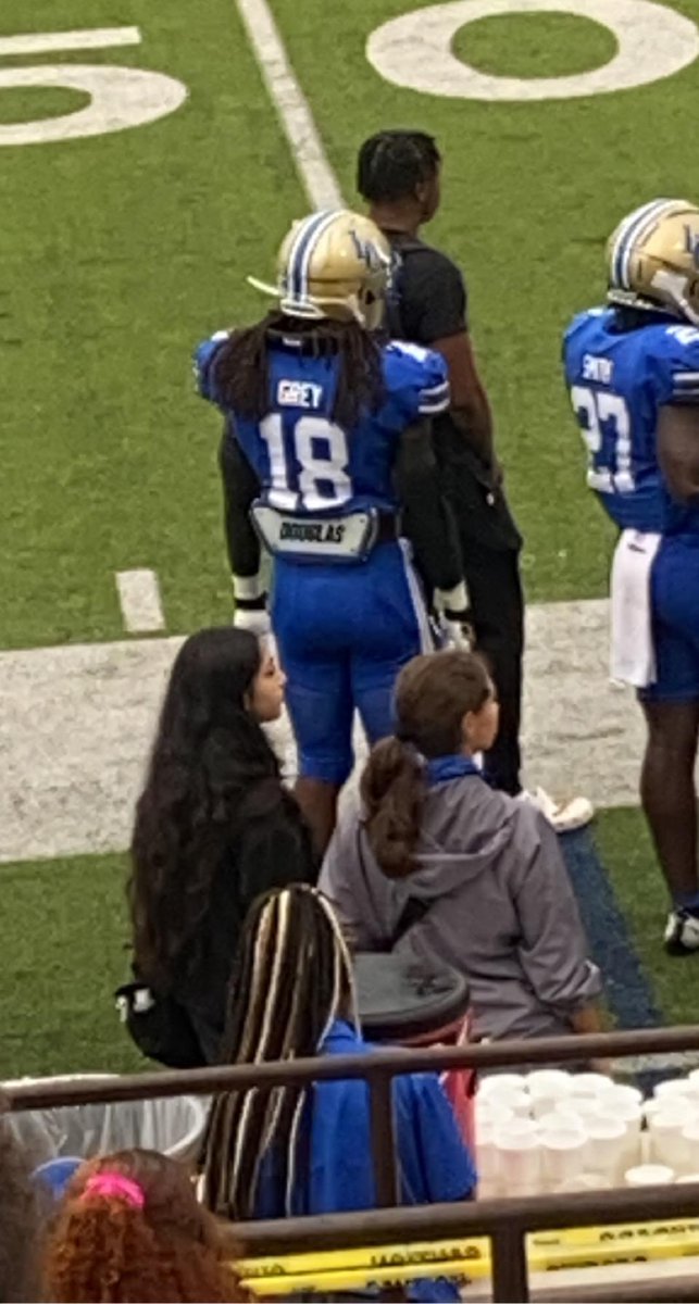 What an exciting game tonight. Lakeview Cenntinial 10 Skyline 9 💙💛🏈 Way to play Defense and special teams. 2 blocked field goals and a extra point. #WeAreLC #PatroitNation