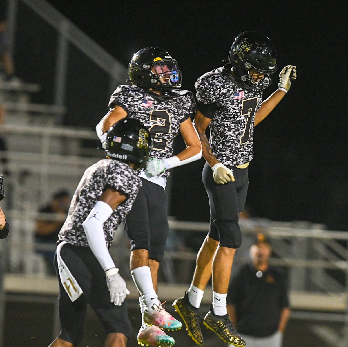 DPPhotoTeam's tweet image. Hesperia's Sam Parm and the defense celebrate Parm's late second quarter interception against Barstow @DP_JoseQ @DPSports @HHS_Scorpions_ #hesperia