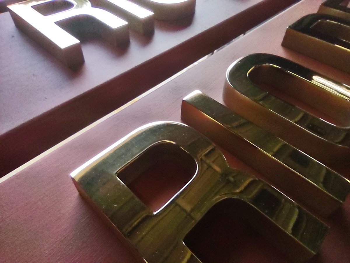 DesignsandSigns's tweet image. More photos of polished bronze letters, pin mount on mahogany. We used barn red stain to protect and color the wood. #sailing #bronze #lettering #signage #NauticalArtwork