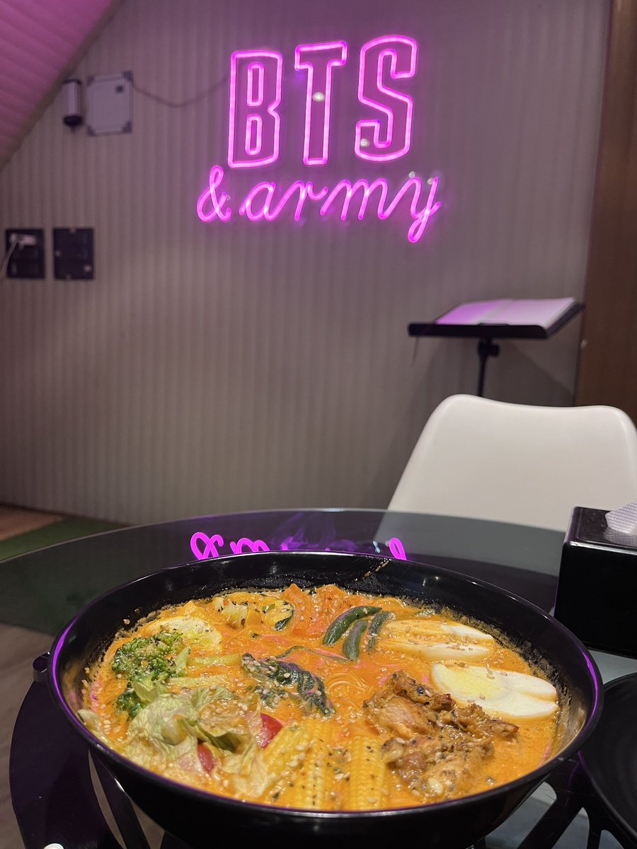 RachelAmbrose's tweet photo. The best #ramen @BangTanShefs #cantmiss #koreanfood https://t.co/yyKCbUuyMG