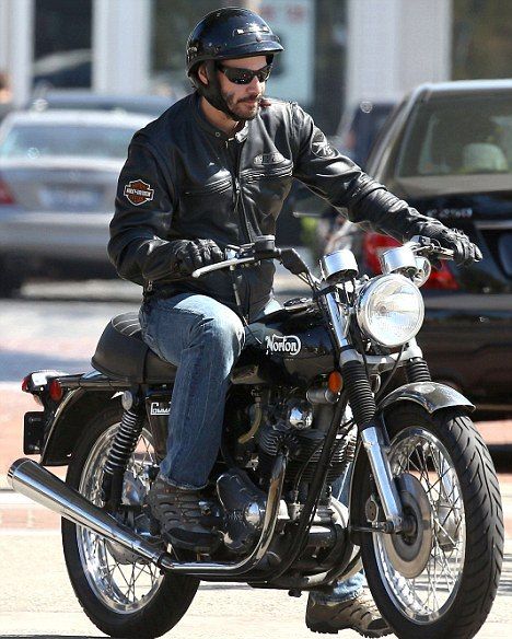 Happy birthday Keanu Reeves 
1973 850 MK2A Norton Commando 
